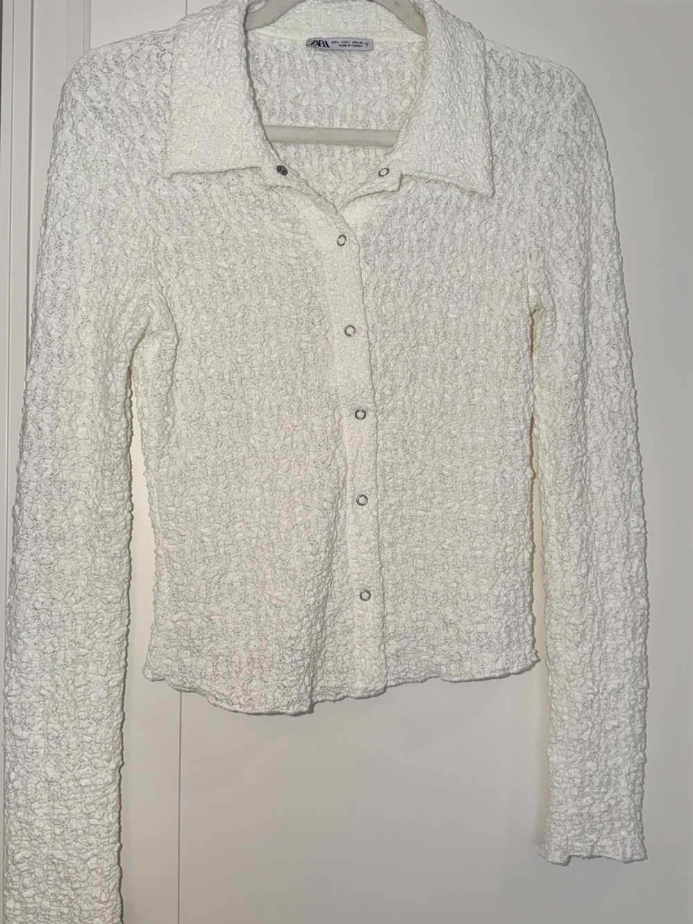 ZARA Textured White Button-Up Top – Like New